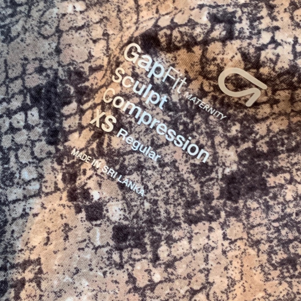 GAP FIT MATERNITY SCULP COMPRESSION SNAKESKIN PRINT LEGGINGS
